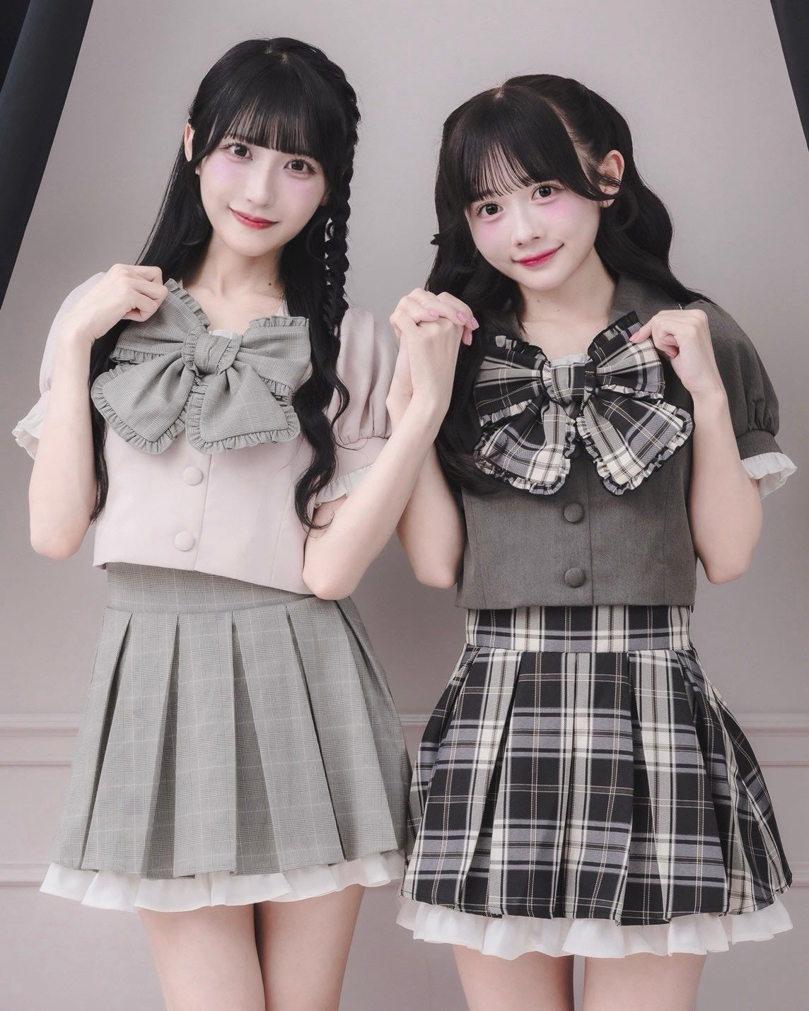 （左）モデル身長：157cm/着用カラー：ピンク（右）モデル身長：151cm/着用カラー：チャコール