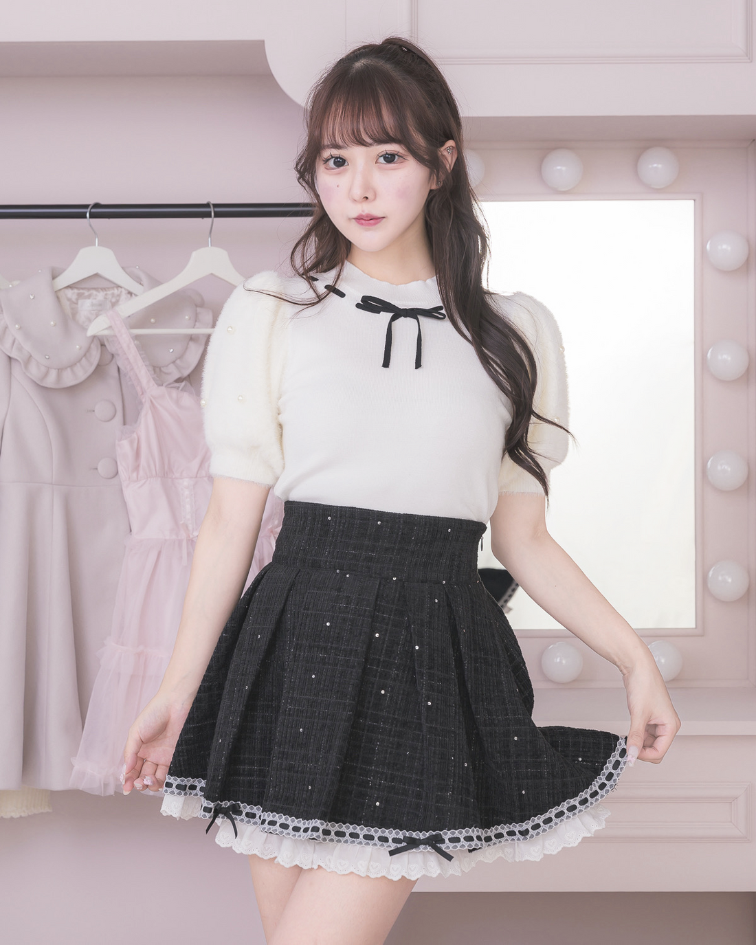 モデル身長：157cm/着用カラー:ホワイト×ブラック
