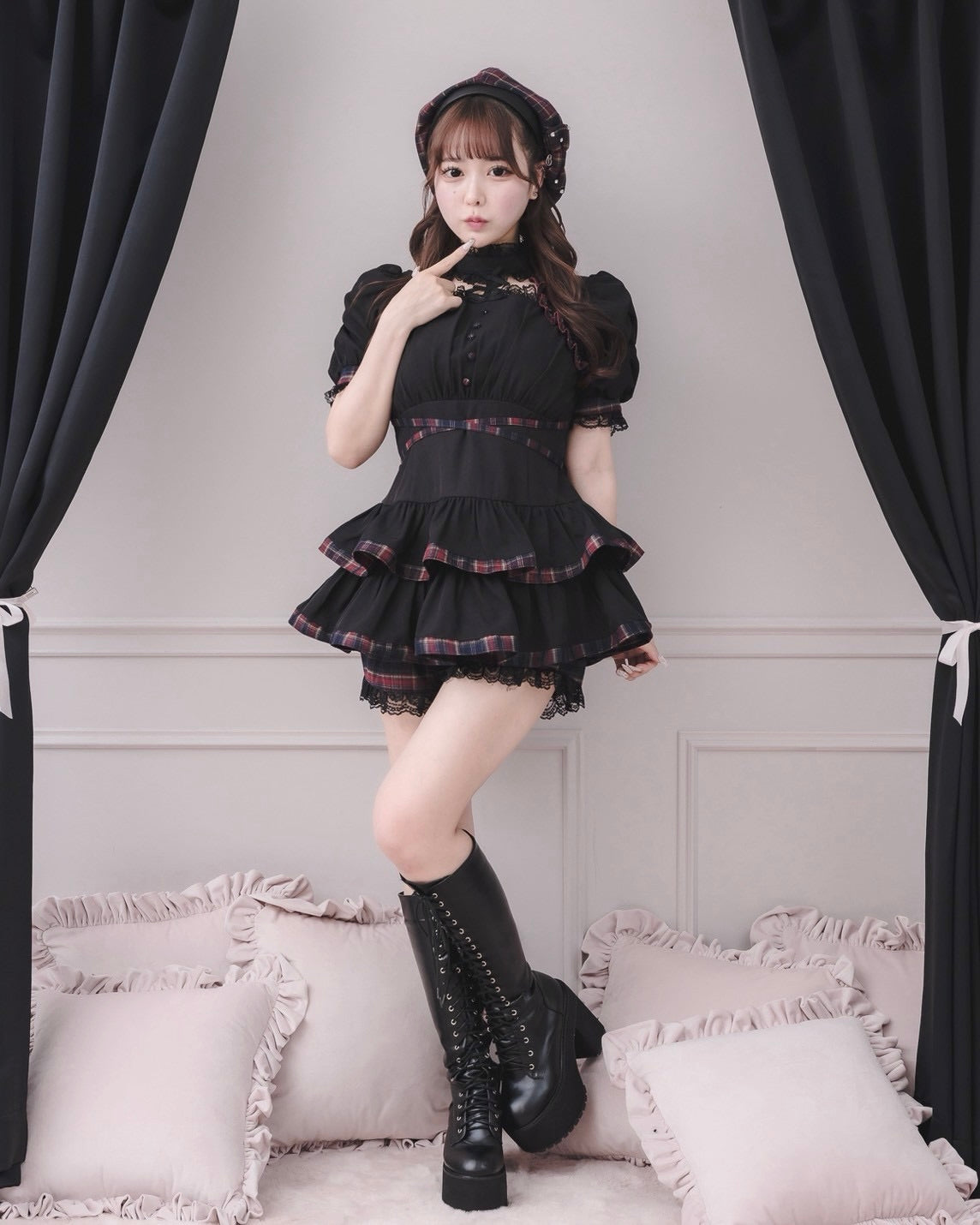 モデル身長：157cm/着用カラー：ブラック×レッドチェック