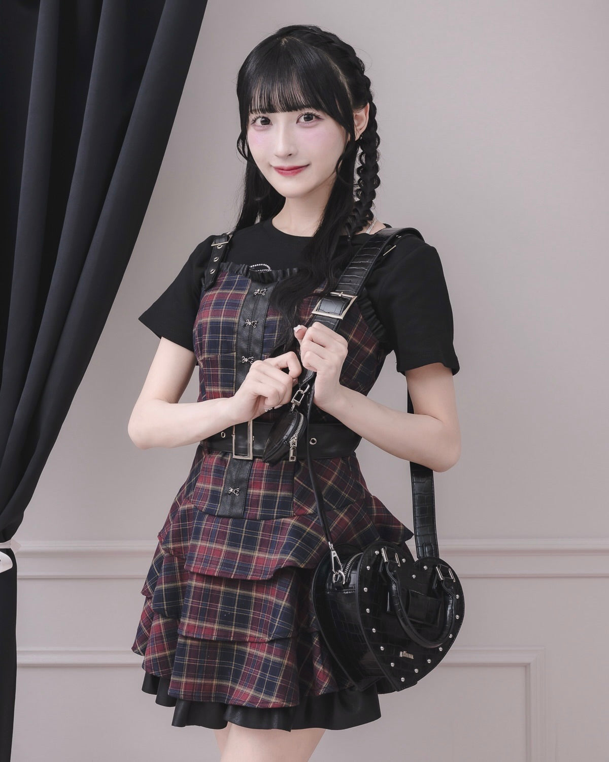 モデル身長：157cm/着用カラー : ブラック