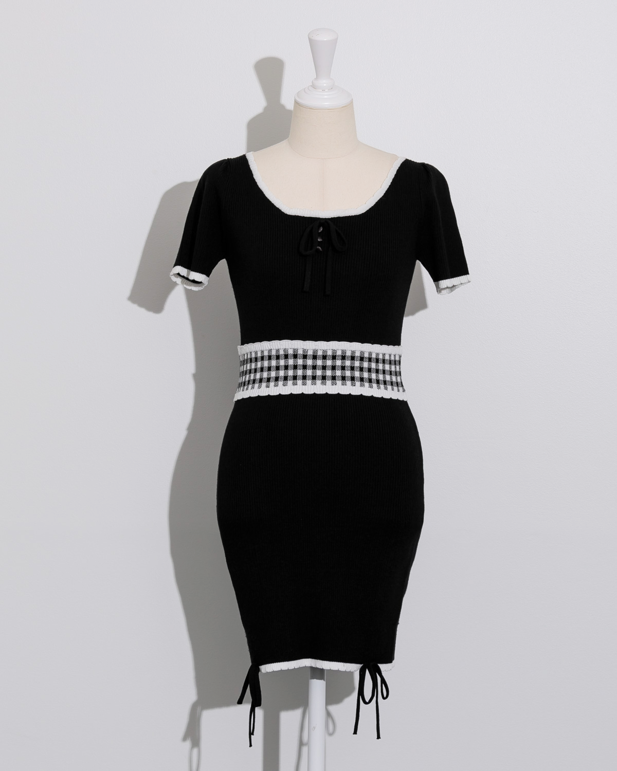 カラー:ブラック