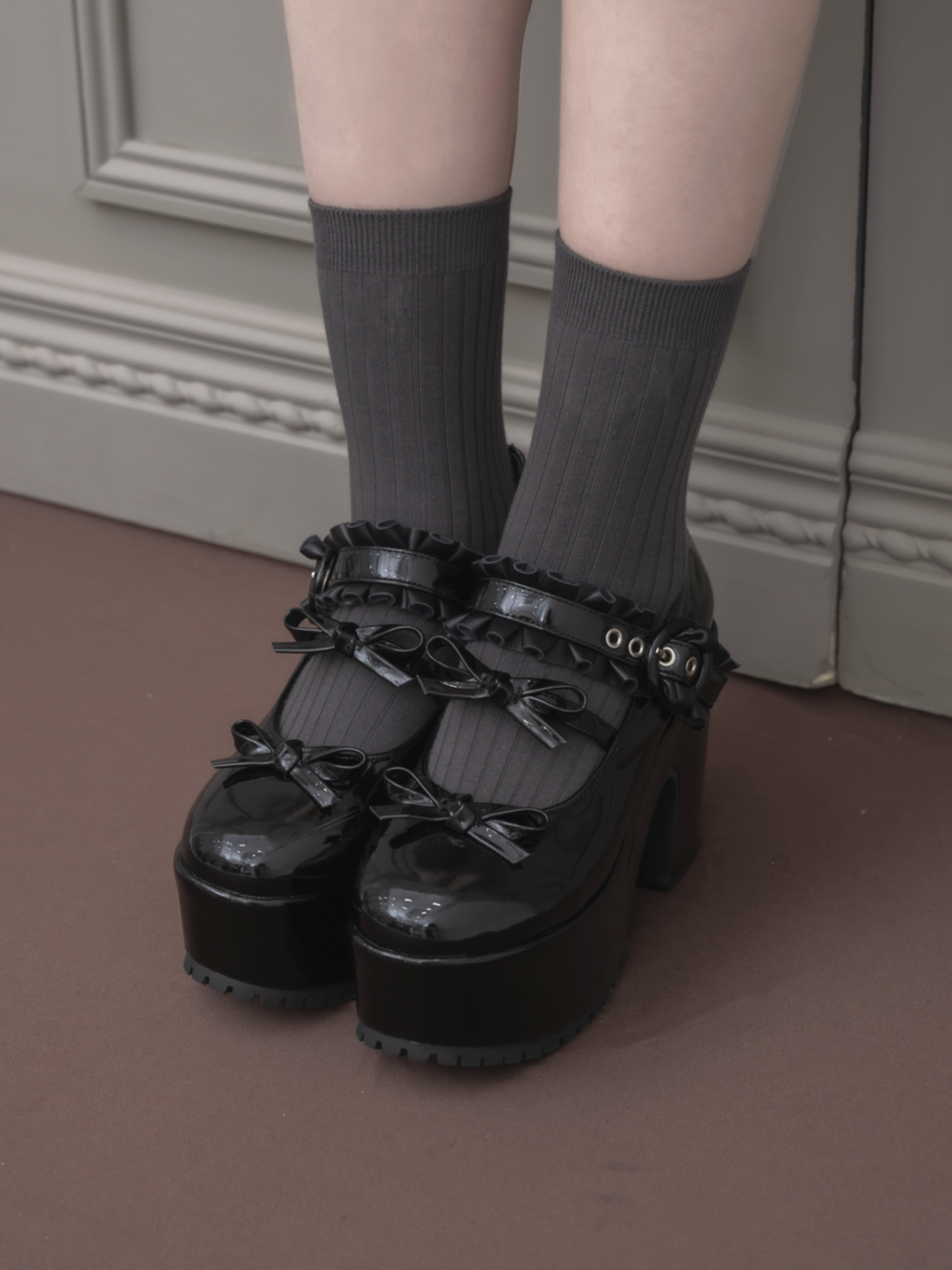 ダブルリボンエナメルパンプス