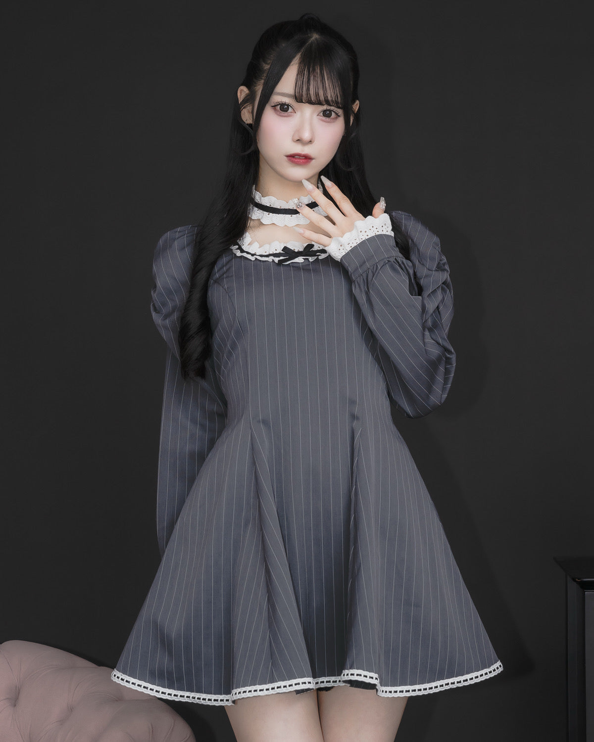 チョーカー付きコットンフリル長袖ワンピース