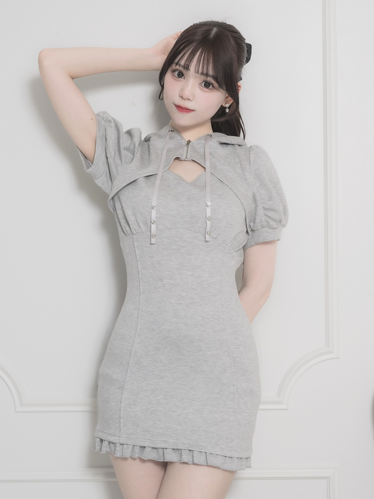 pium ビジューテープボンディングミニワンピース ビジューテープボンディングミニワンピース – pium