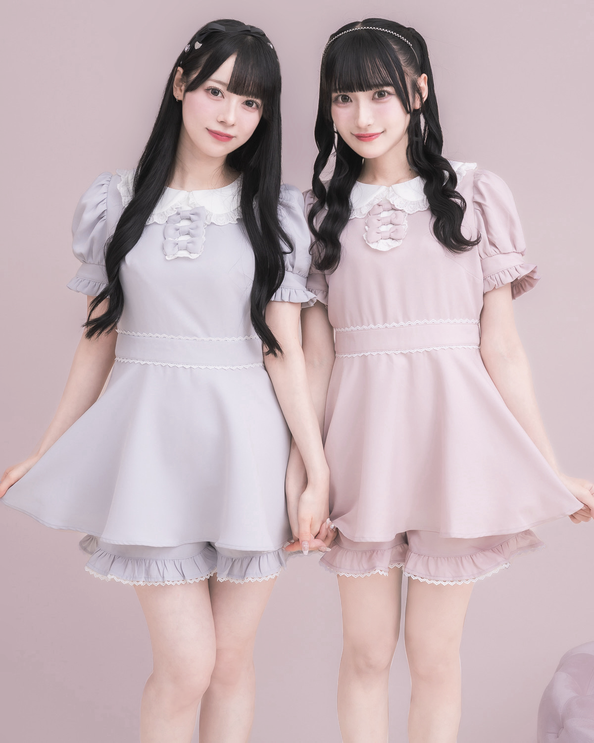 (左)モデル身長:155cm/着用カラー : ブルーグレー(右)モデル身長:157cm/着用カラー : ピンク