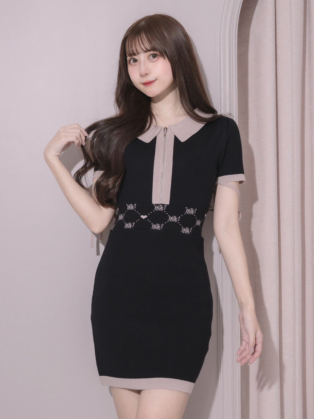 モデル身長:159cm/着用カラー:ブラック