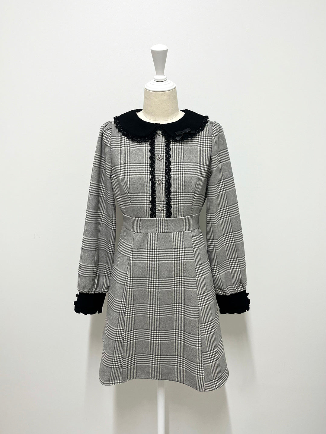 ビジューボタンフリルカラーワンピース