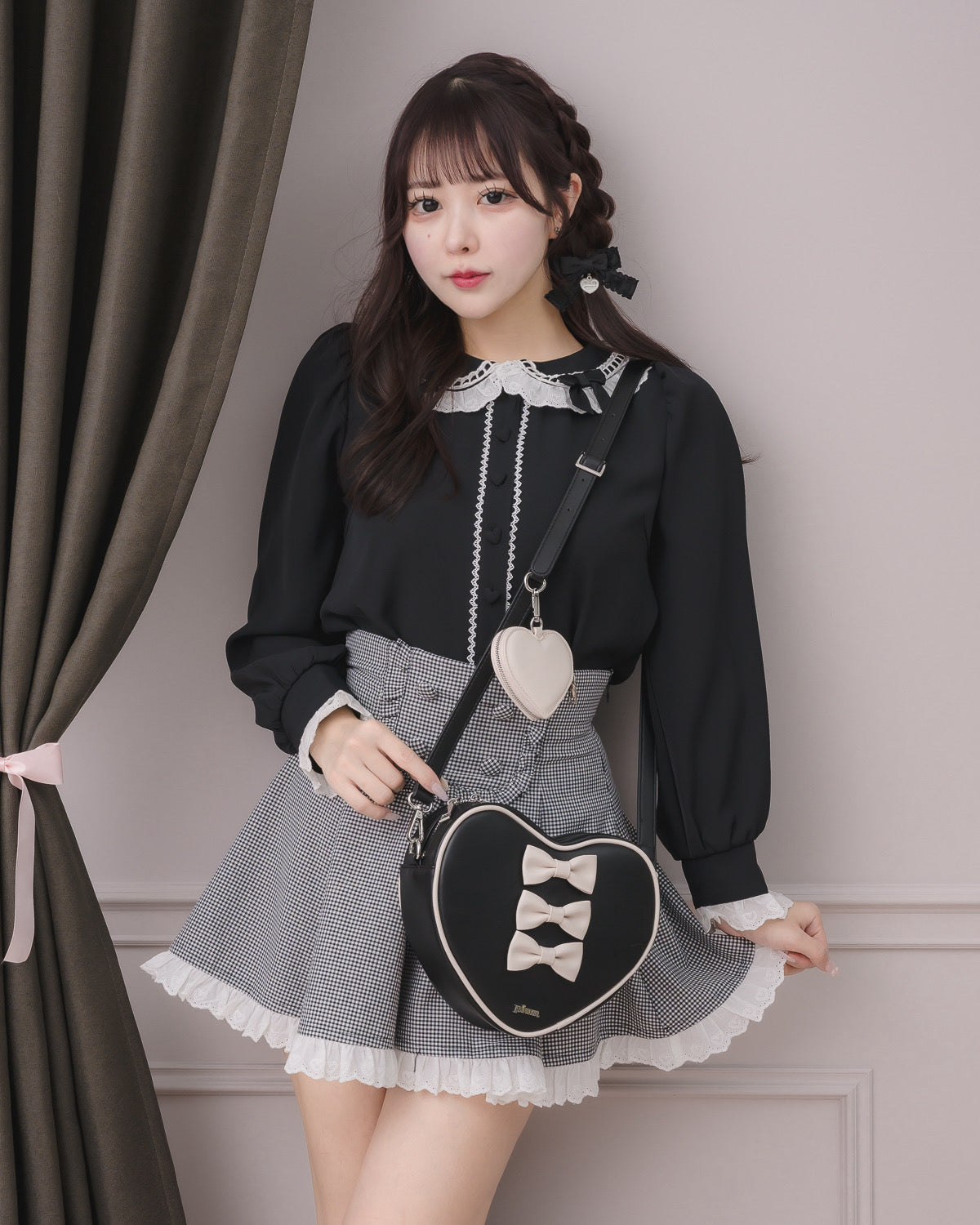 カラー：ブラック×ピンク