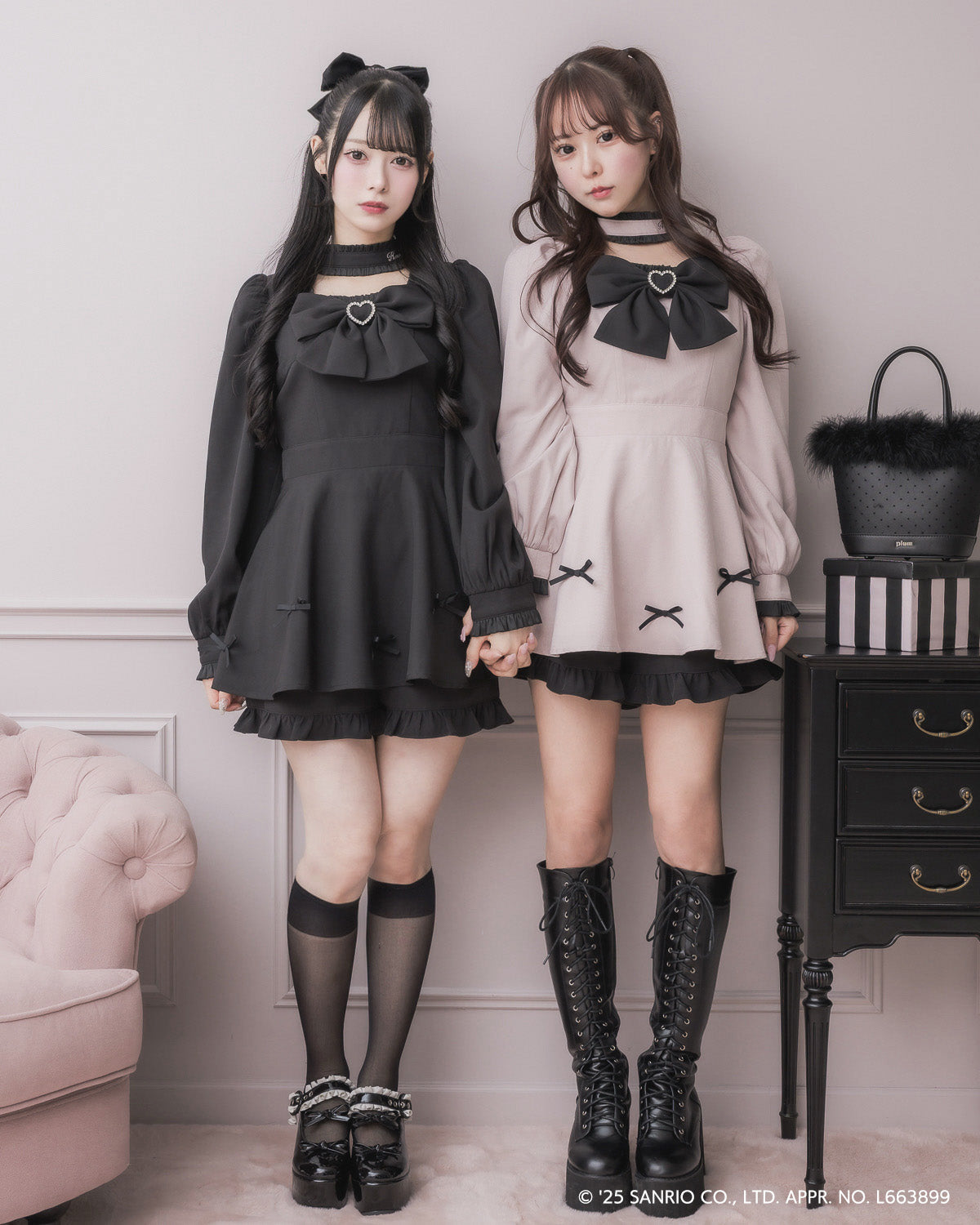 （左）モデル身長：155cm/着用カラー:クロミ（右）モデル身長：157cm/着用カラー:マイメロディ