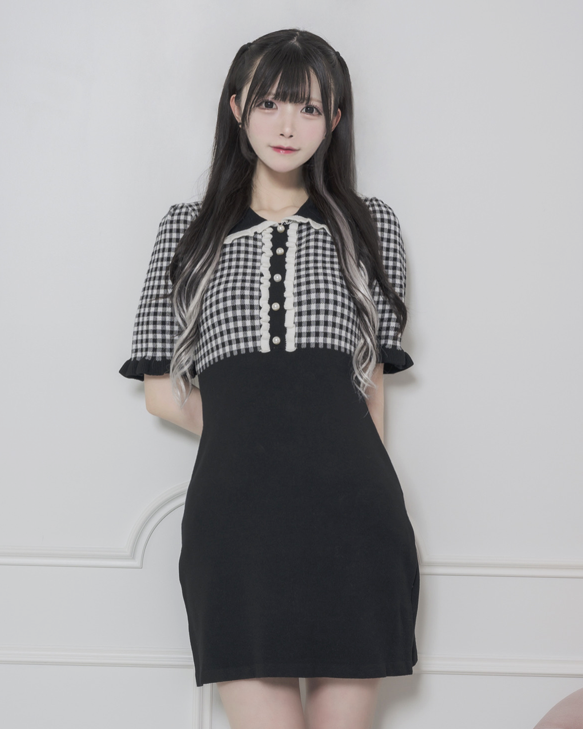 pium フリルカラーギンガムニットワンピース ブラック フリルカラーギンガムニットワンピース – pium