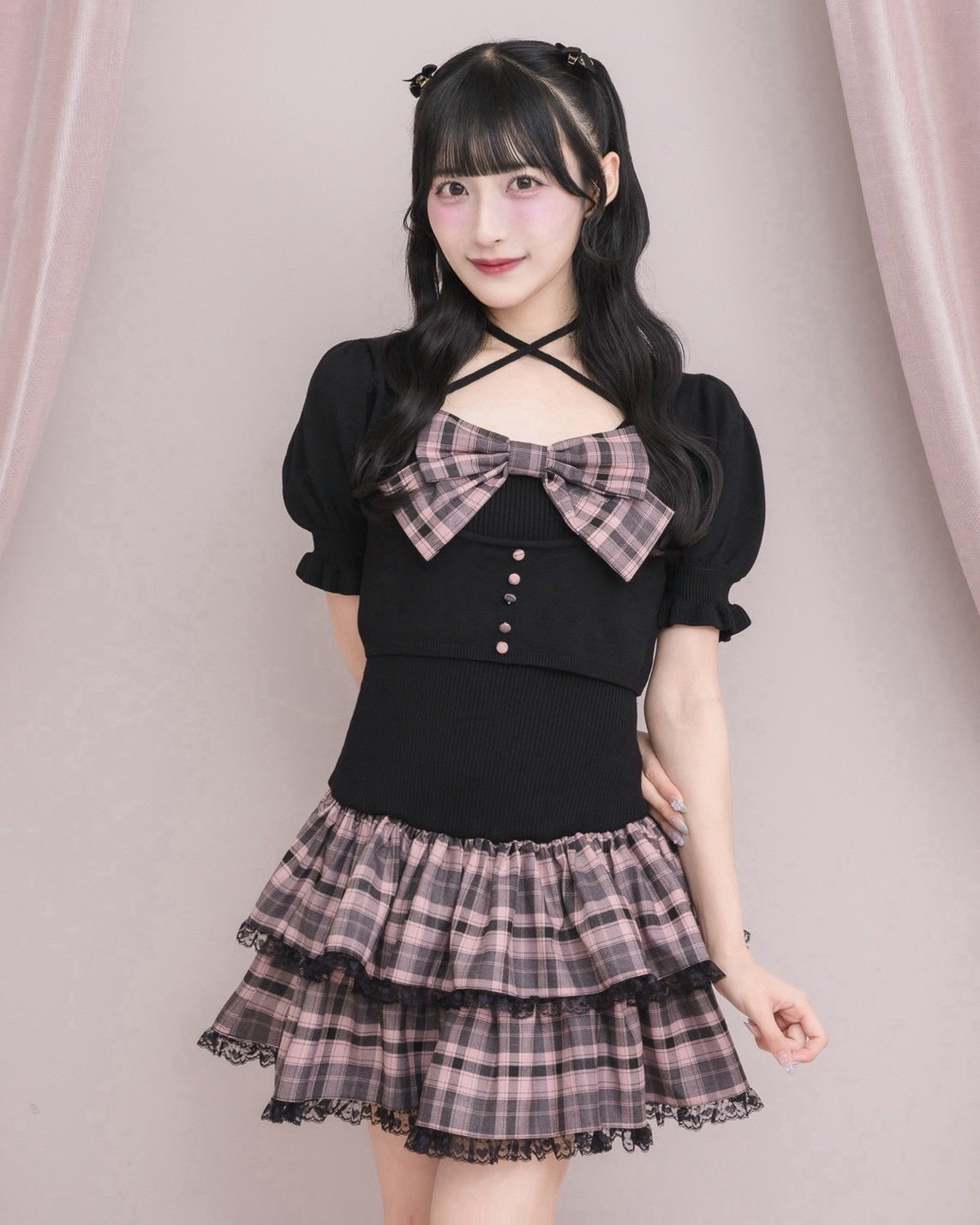 モデル身長：157cm/着用カラー：ブラック×ピンク