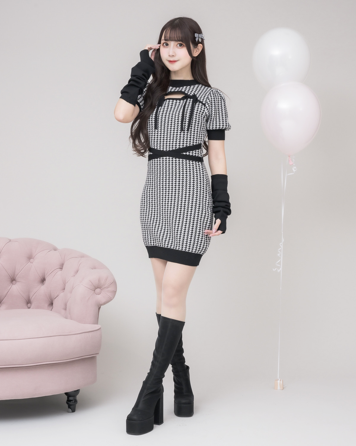 モデル身長:159cm/着用カラー:ホワイト×ブラック