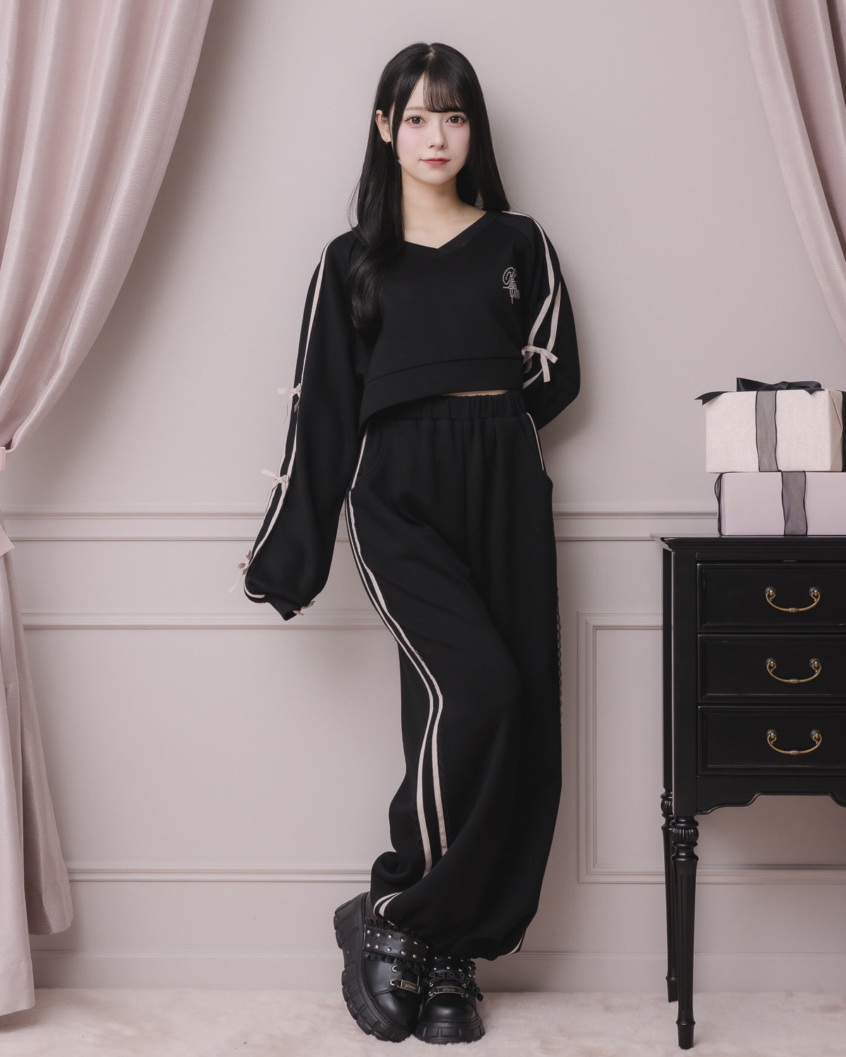 モデル身長：155cm/着用カラー:ブラック