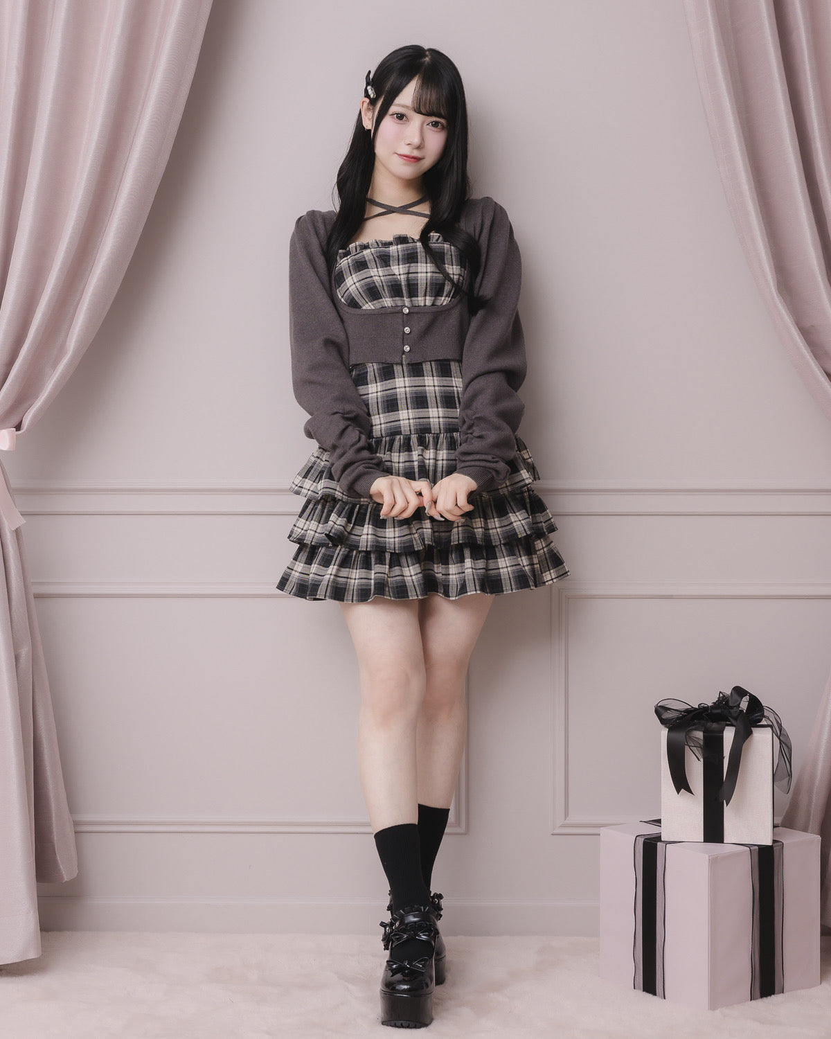 pium ビジューカーデ × チェックワンピセット ビジューカーデ×チェックワンピセット – pium