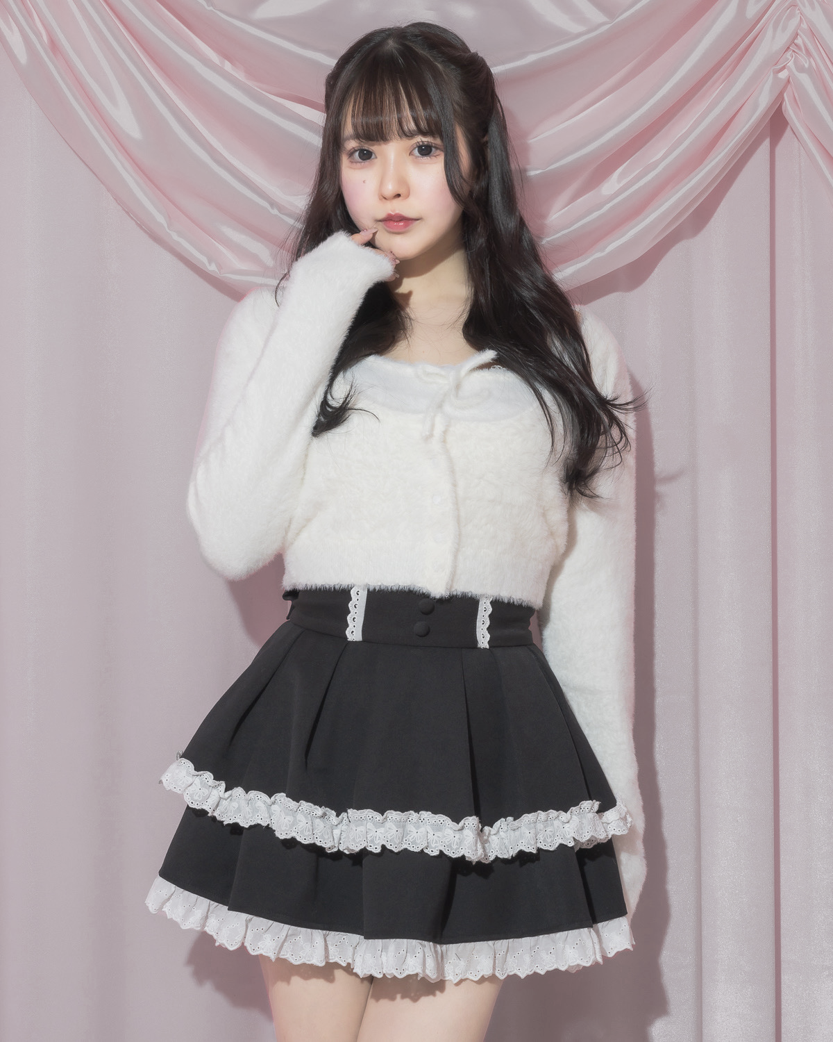 モデル身長:157cm/着用カラー:ブラック×ホワイト