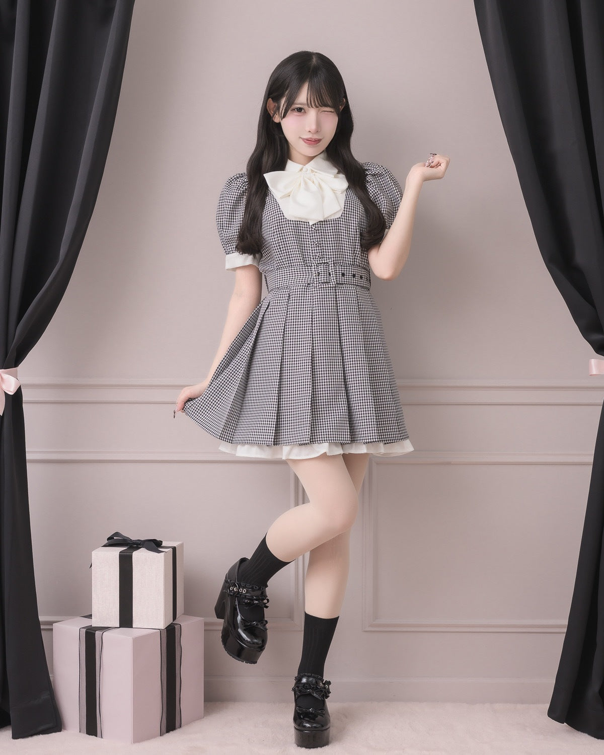 リボンタイ付きプリーツミニワンピース – pium