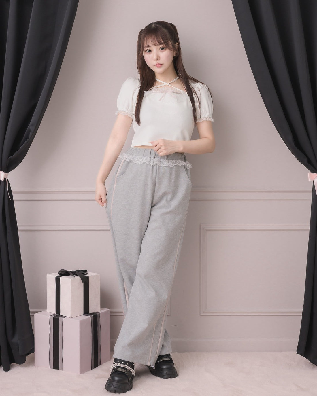 モデル身長：157cm/着用カラー:ホワイト×グレー