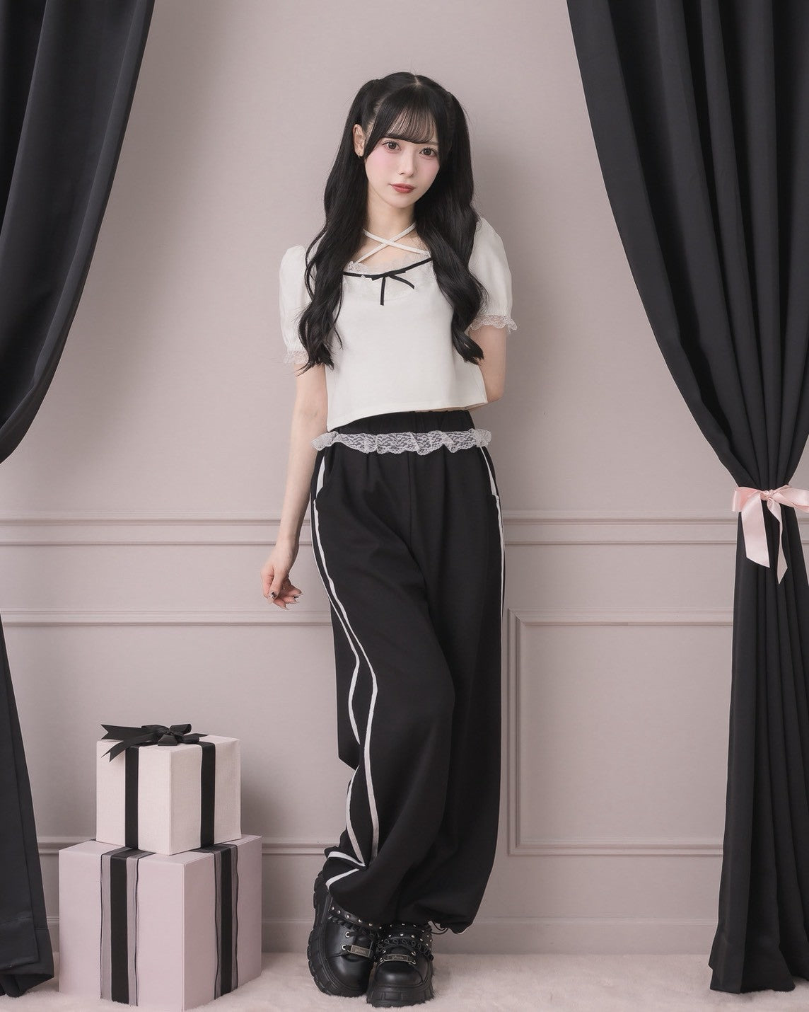 モデル身長：155cm/着用カラー:ホワイト×ブラック
