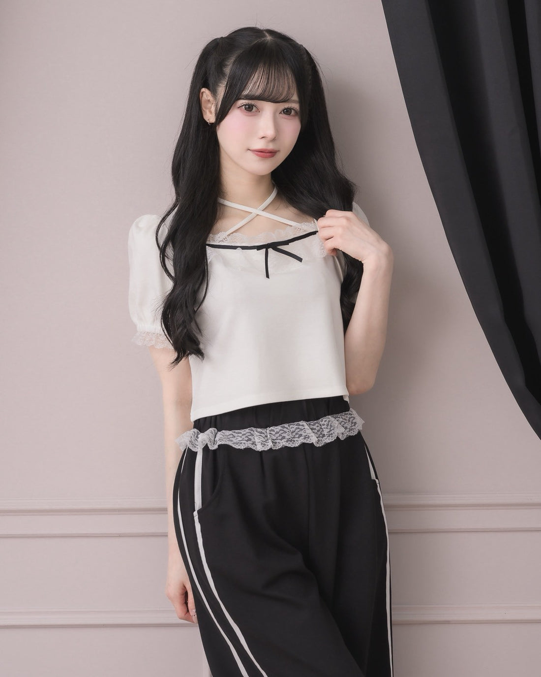 モデル身長：155cm/着用カラー:ホワイト×ブラック