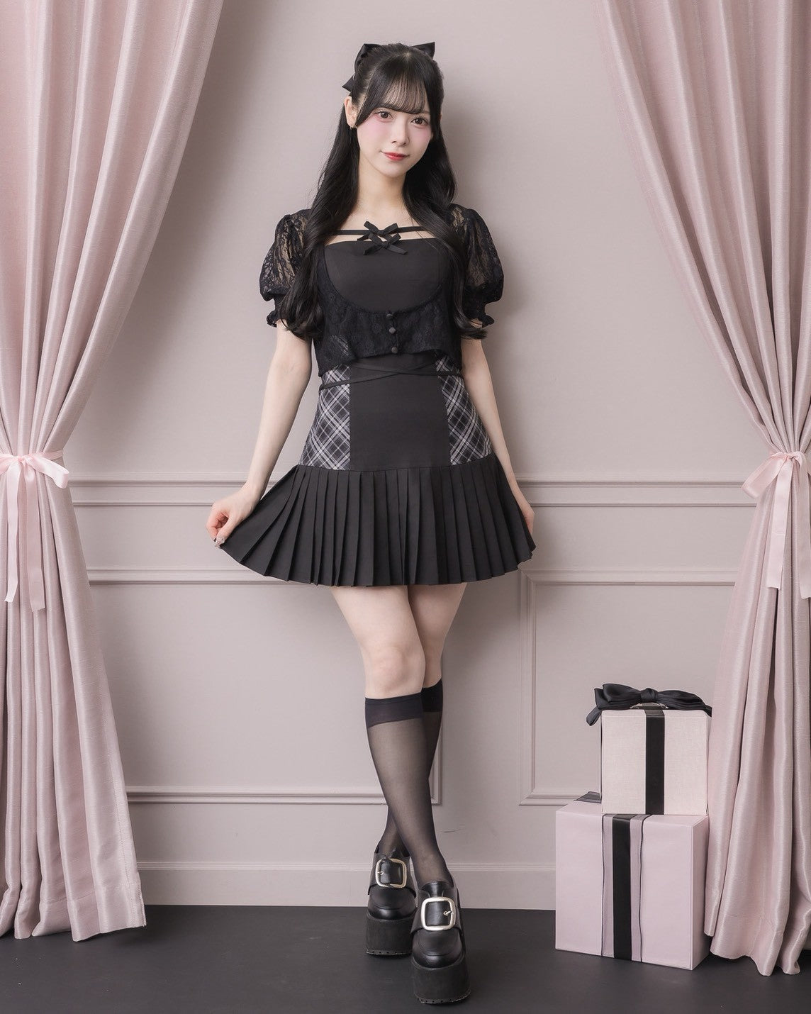 モデル身長：155cm/着用カラー:ブラック×ブラック