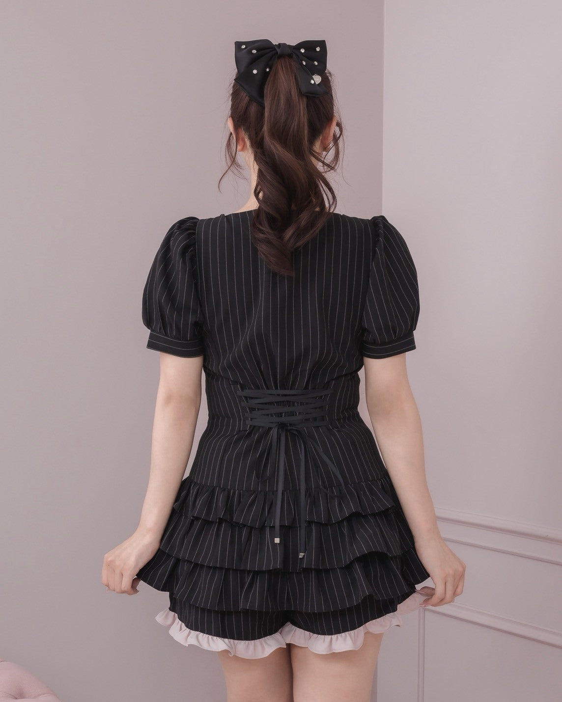 モデル身長：157cm/着用カラー：ブラックストライプ