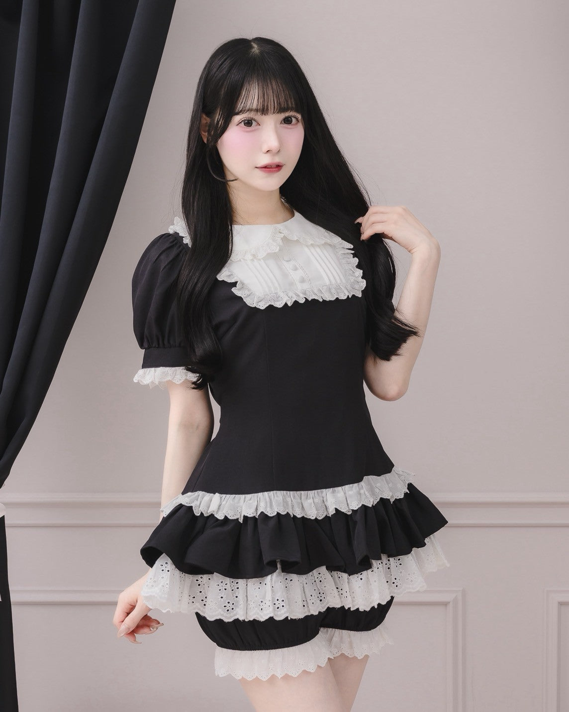 モデル身長：155cm/着用カラー : ブラック×ホワイト