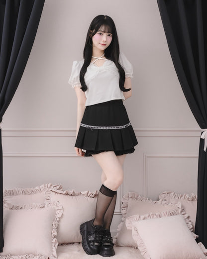 モデル身長：155cm/着用カラー : ホワイト×ブラック
