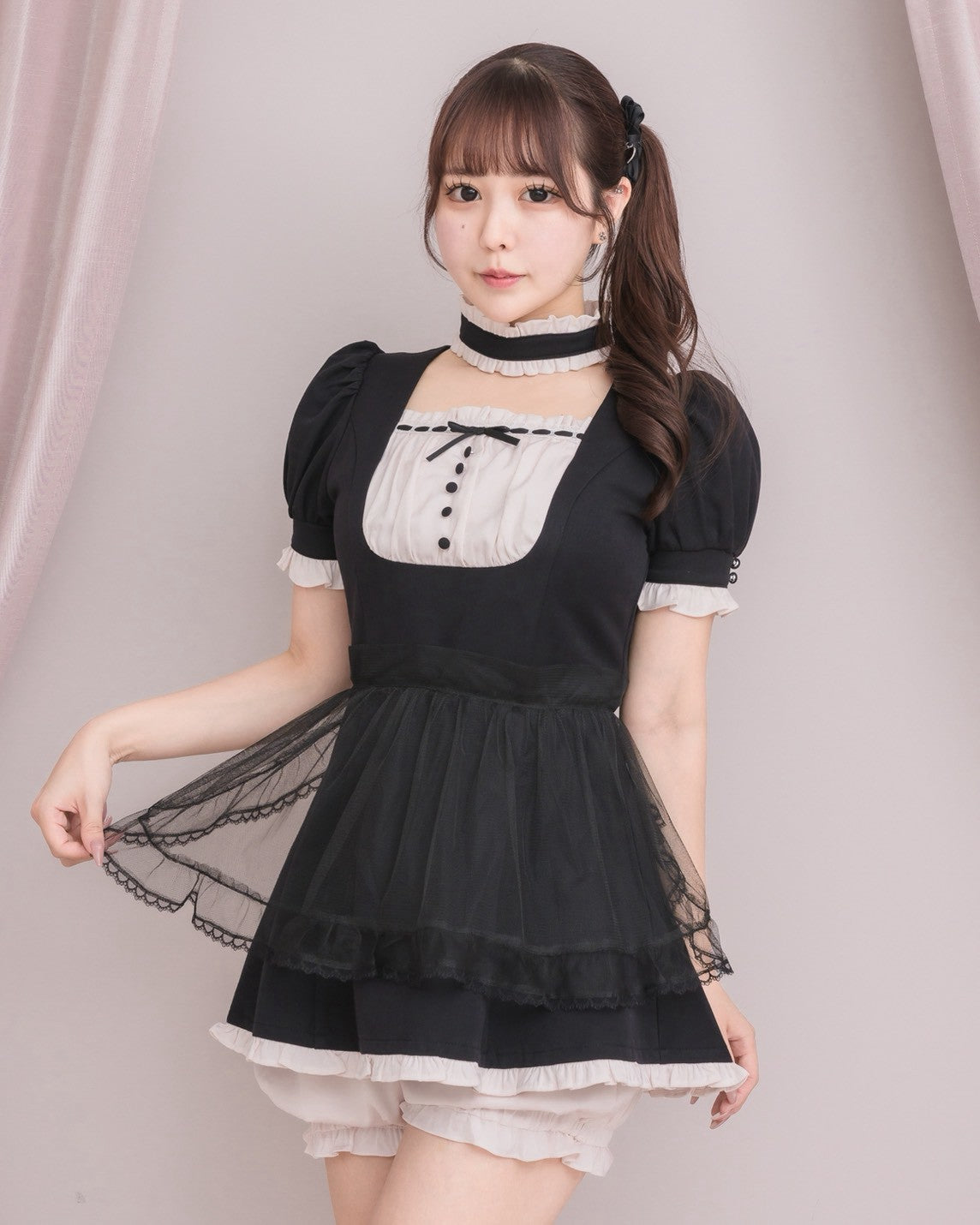 モデル身長157cm/着用カラー：ブラック×ピンク
