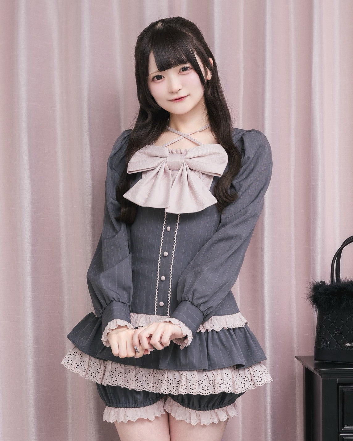 モデル身長：155cm/着用カラー:チャコールストライプ