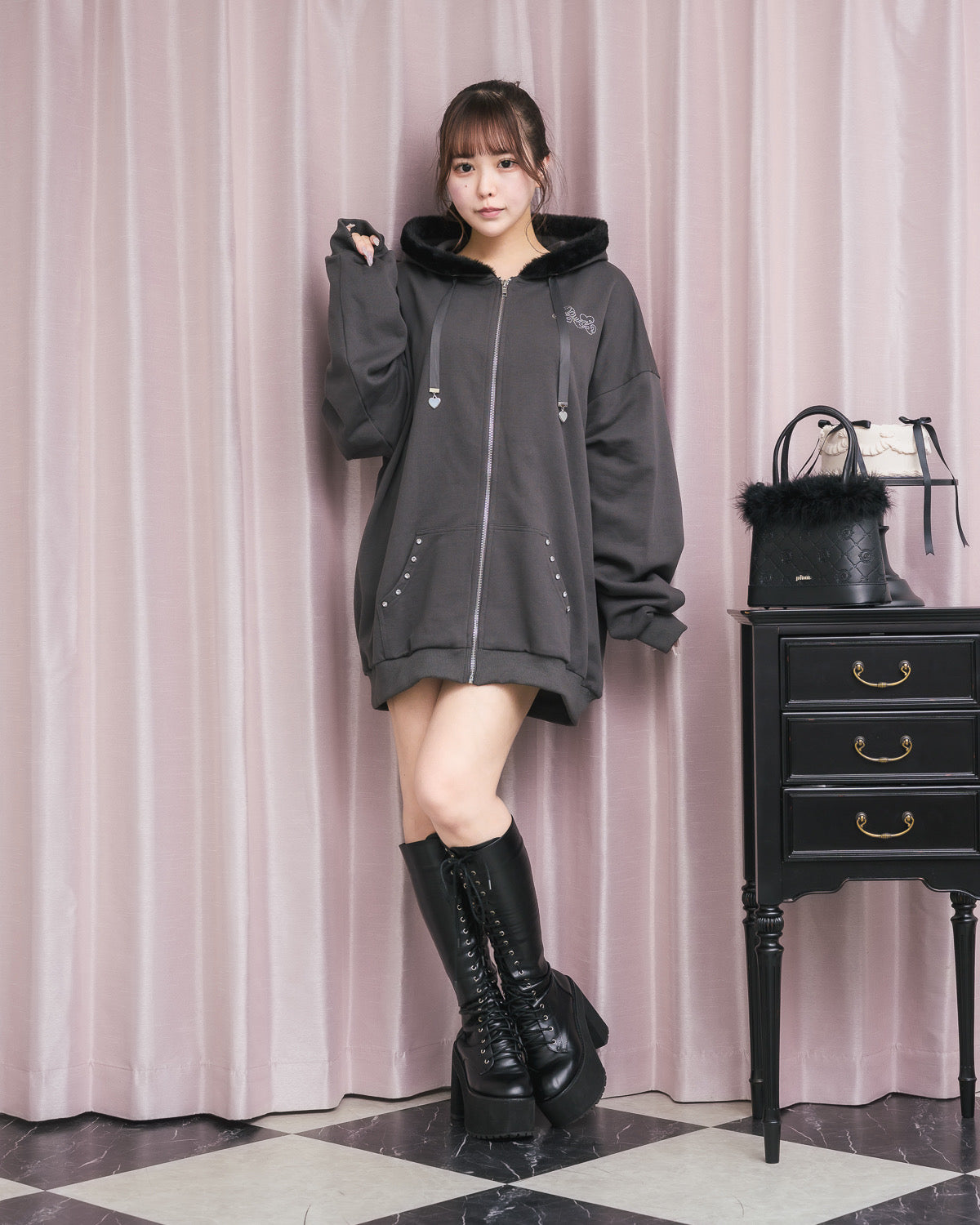 モデル身長：157cm/着用カラー:チャコール