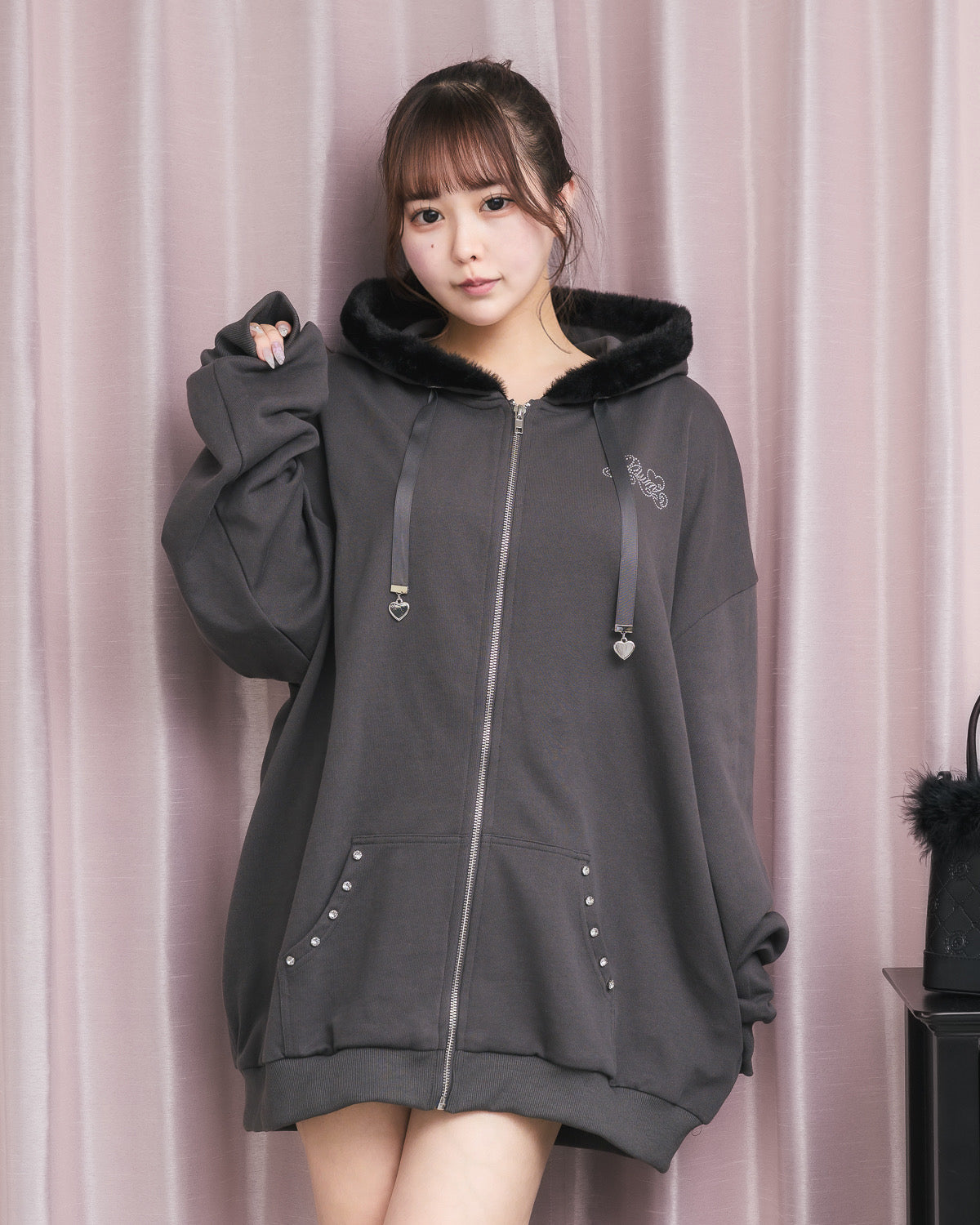モデル身長：157cm/着用カラー:チャコール