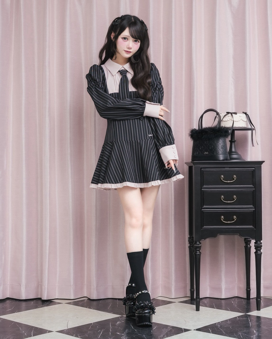 モデル身長：154cm/着用カラー:ブラックストライプ