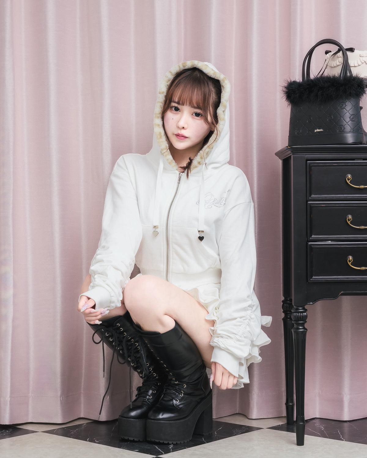 モデル身長：157cm/着用カラー :ホワイト×レオパード