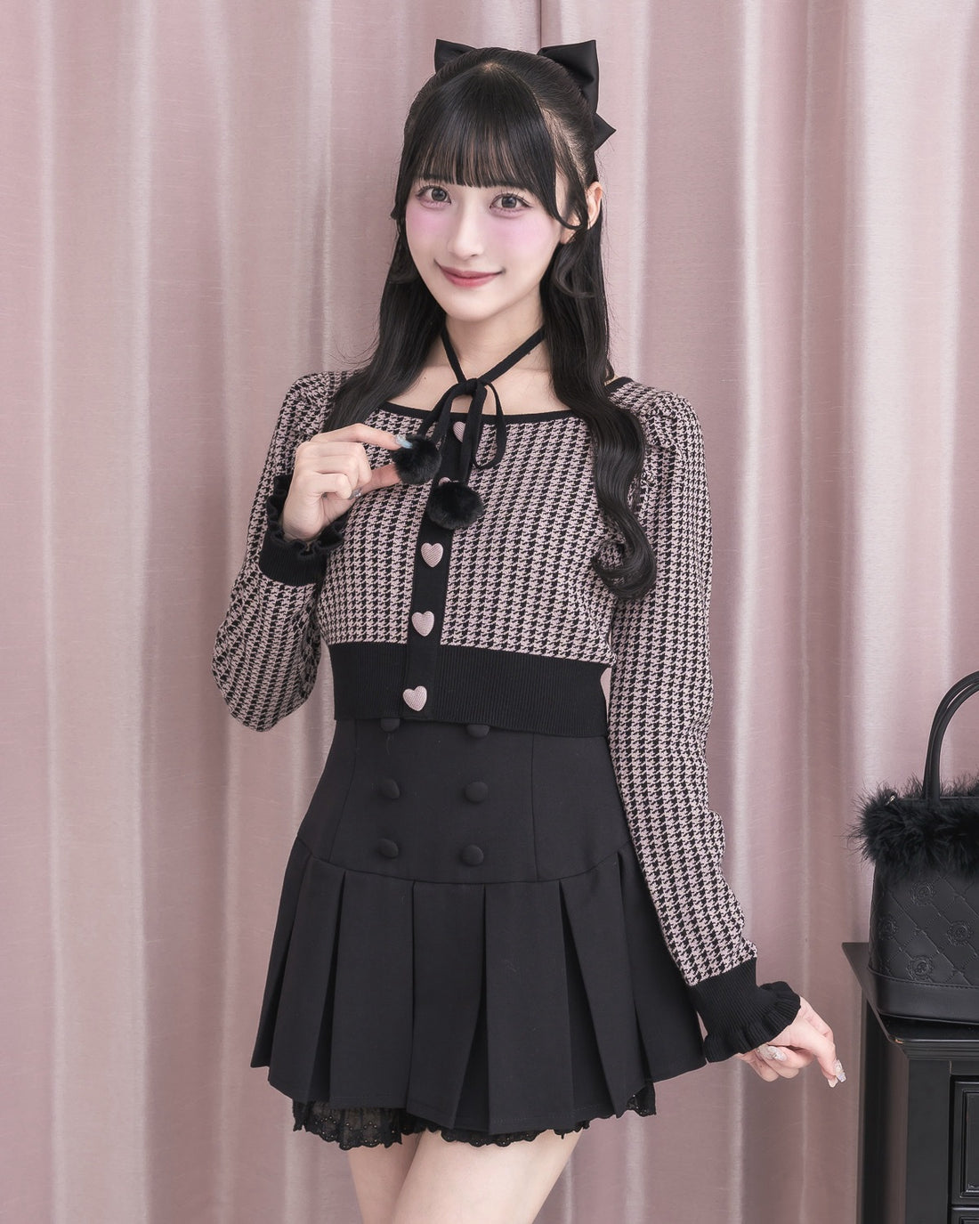 モデル身長：157cm/着用カラー：ブラック×ピンク