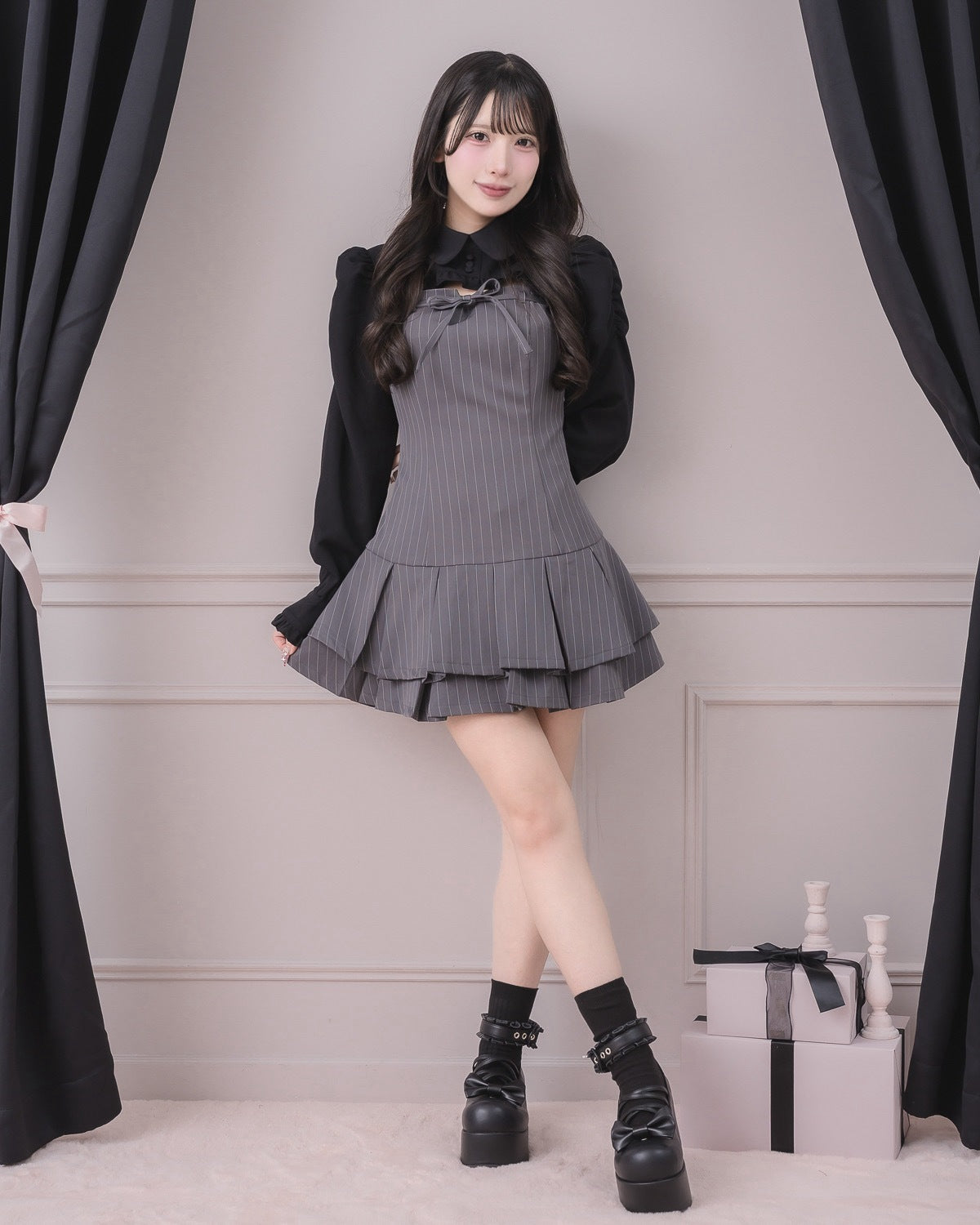 モデル身長：152cm/着用カラー：チャコールストライプ