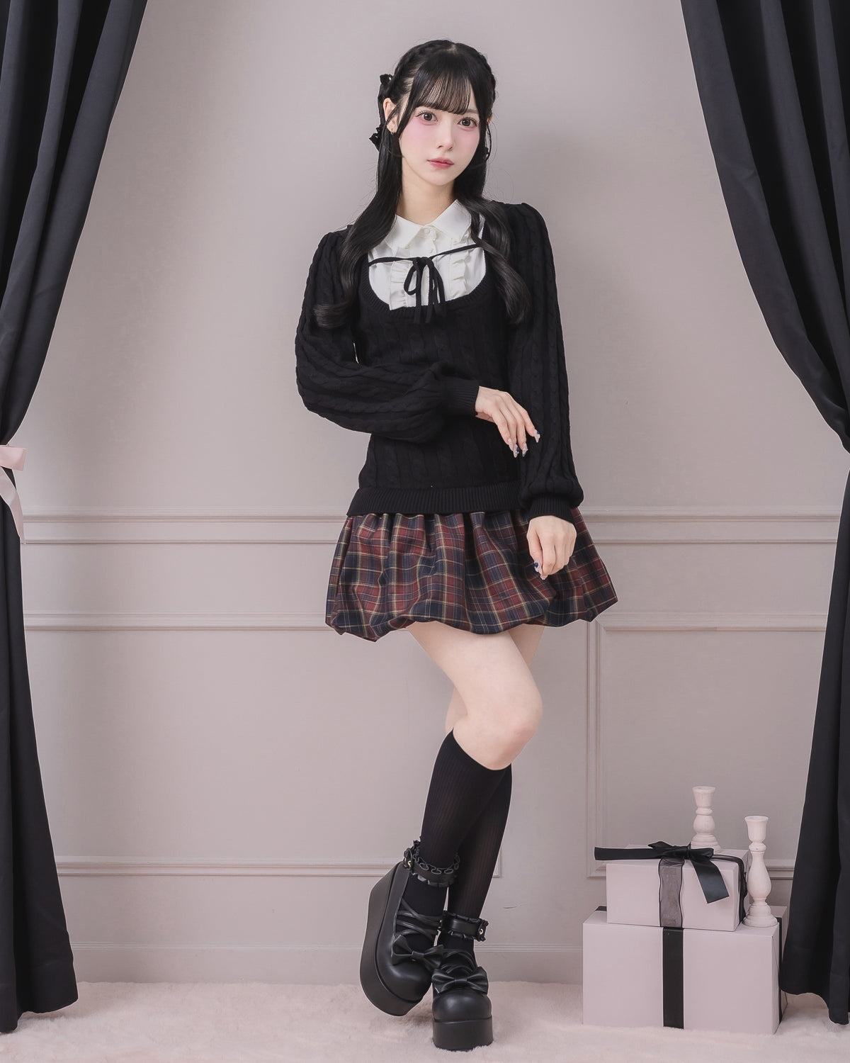 モデル身長：155cm/着用カラー：ブラック×レッド