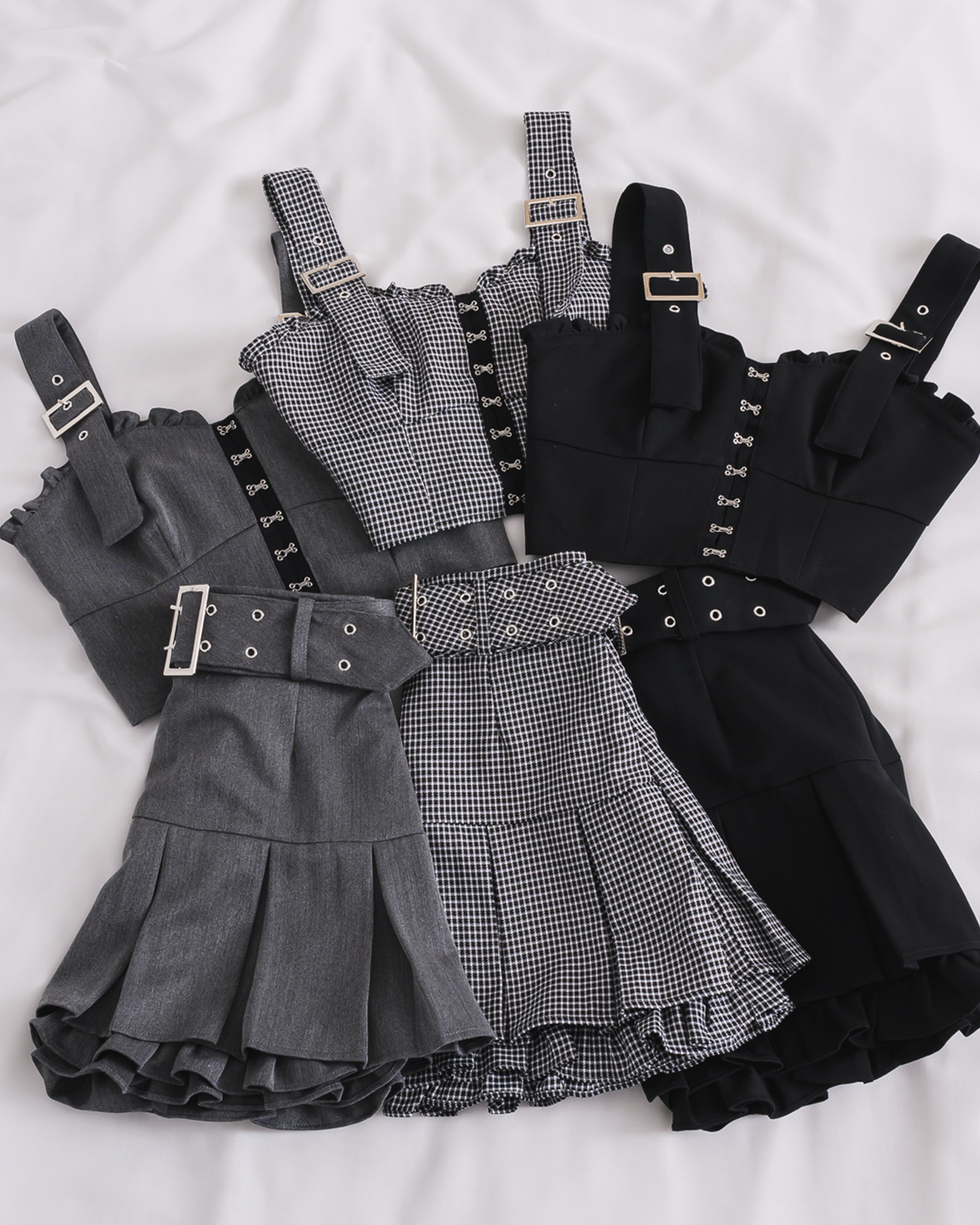 フロントホックビスチェ×プリーツスカートセット