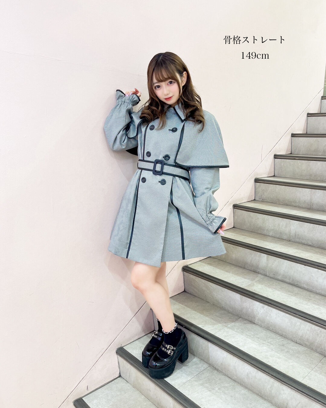 ケープ付きパイピングトレンチコート