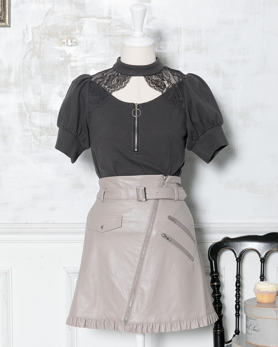 レースカットアウトハイネックカットソー