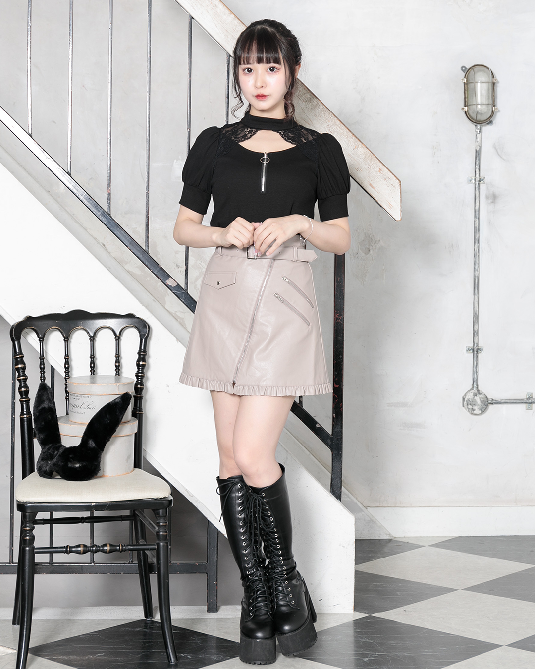 レースカットアウトハイネックカットソー