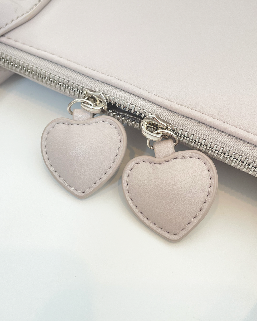 piumモノグラムPCバッグ