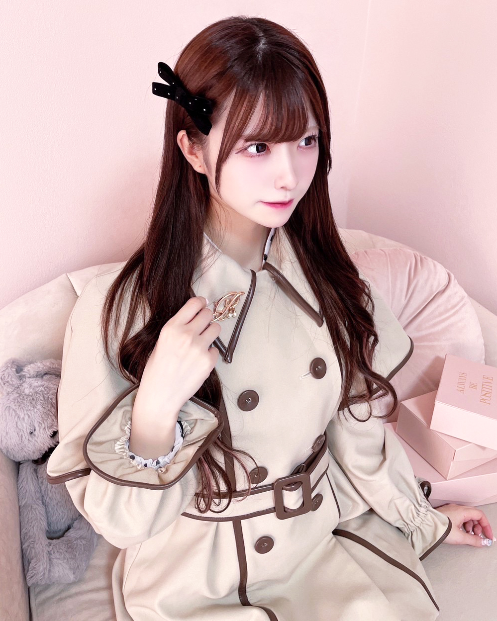 パールチャームブローチ