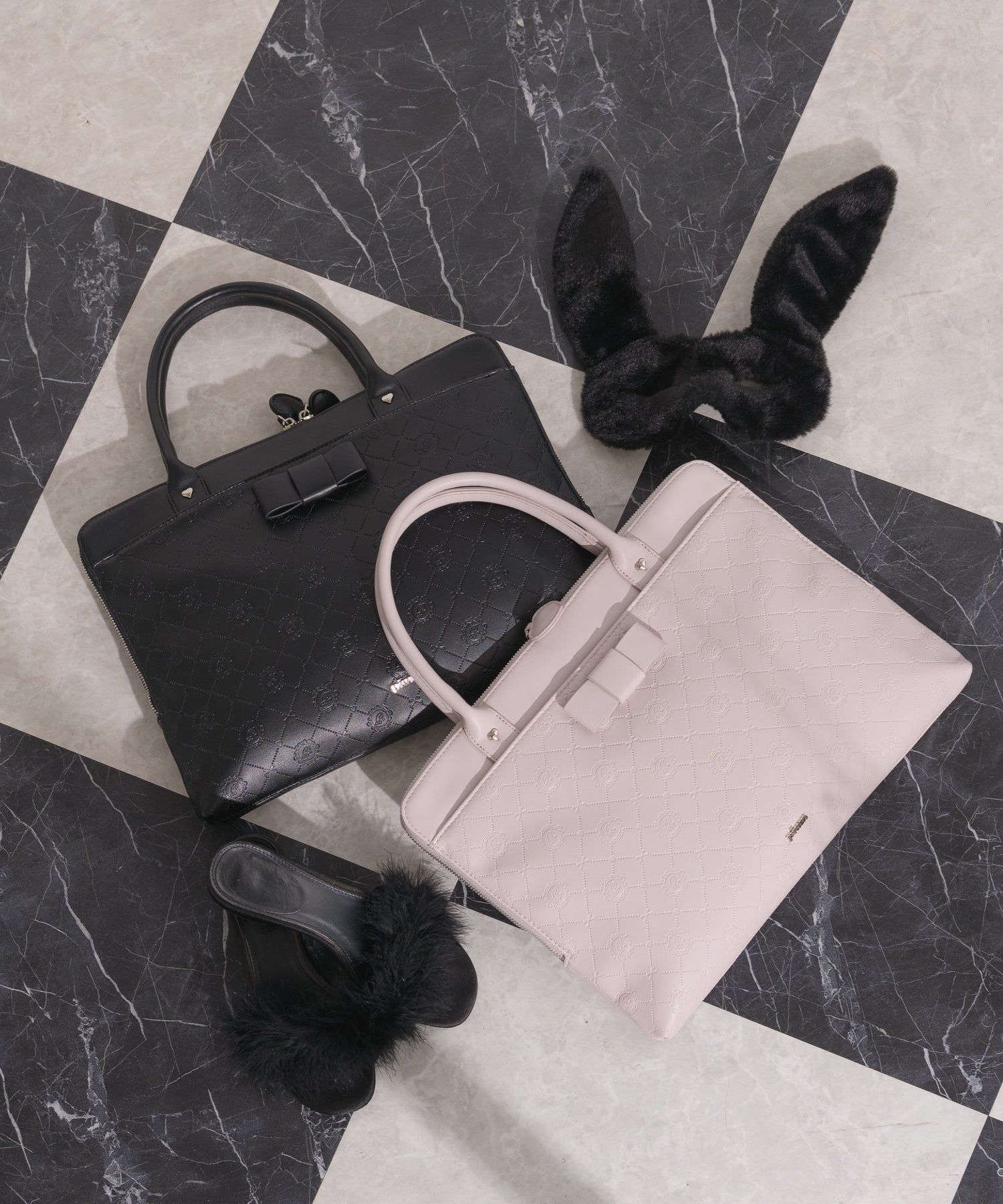 piumモノグラムPCバッグ