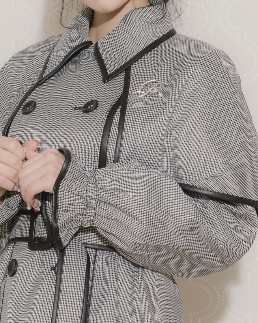 パールチャームブローチ