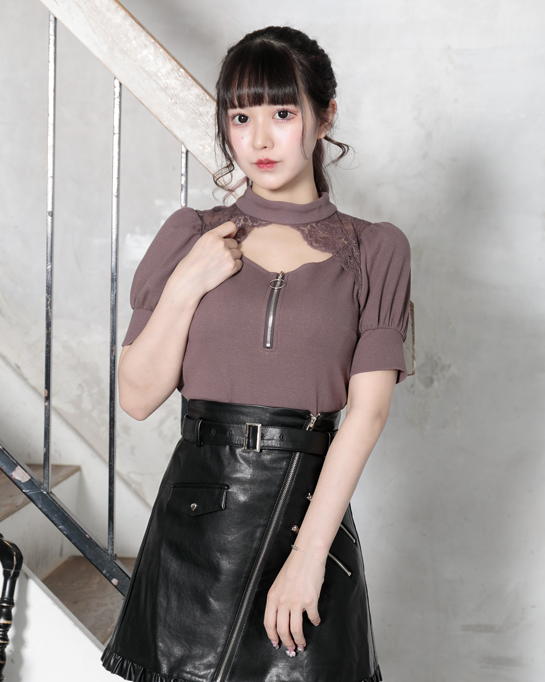 レースカットアウトハイネックカットソー