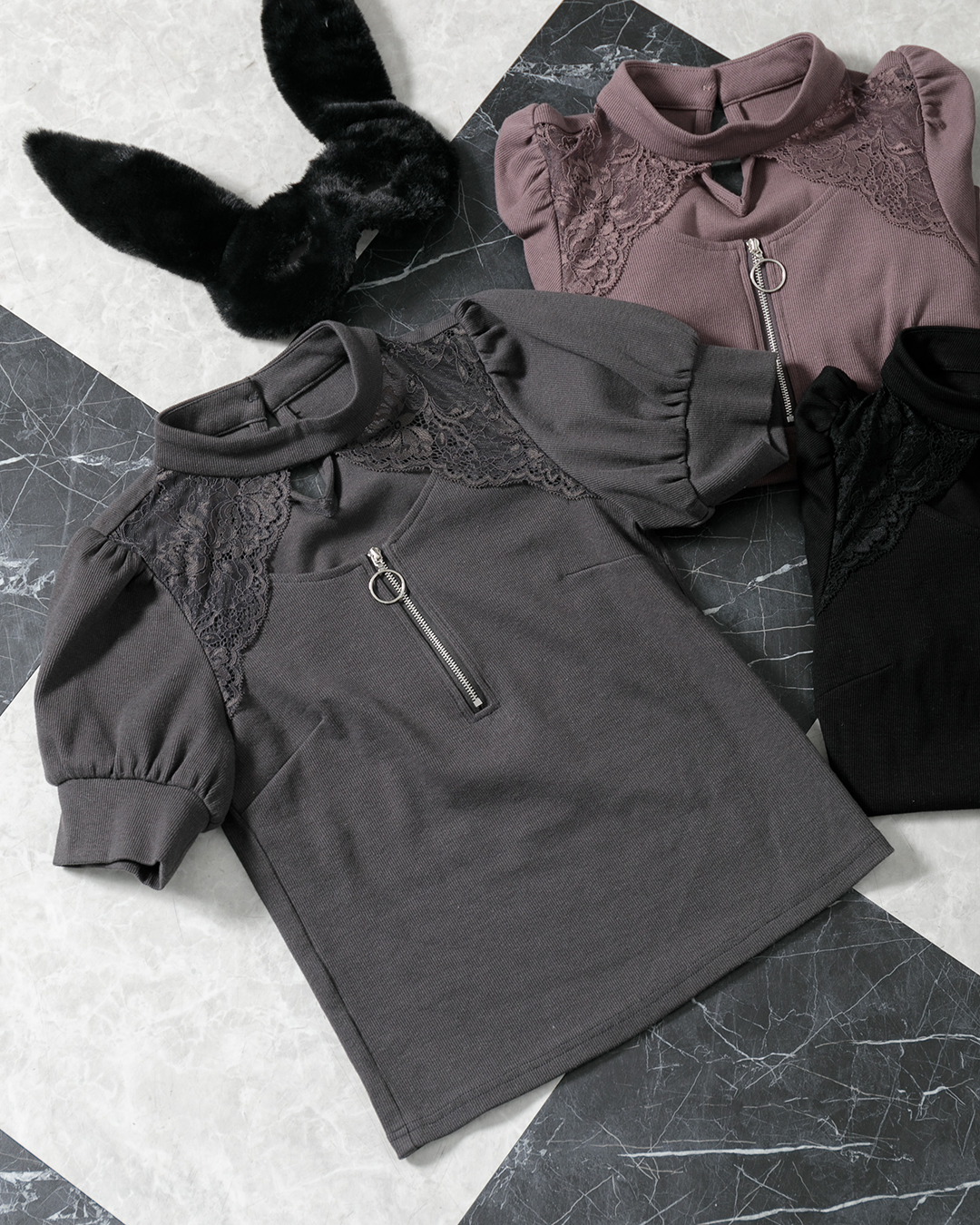 レースカットアウトハイネックカットソー