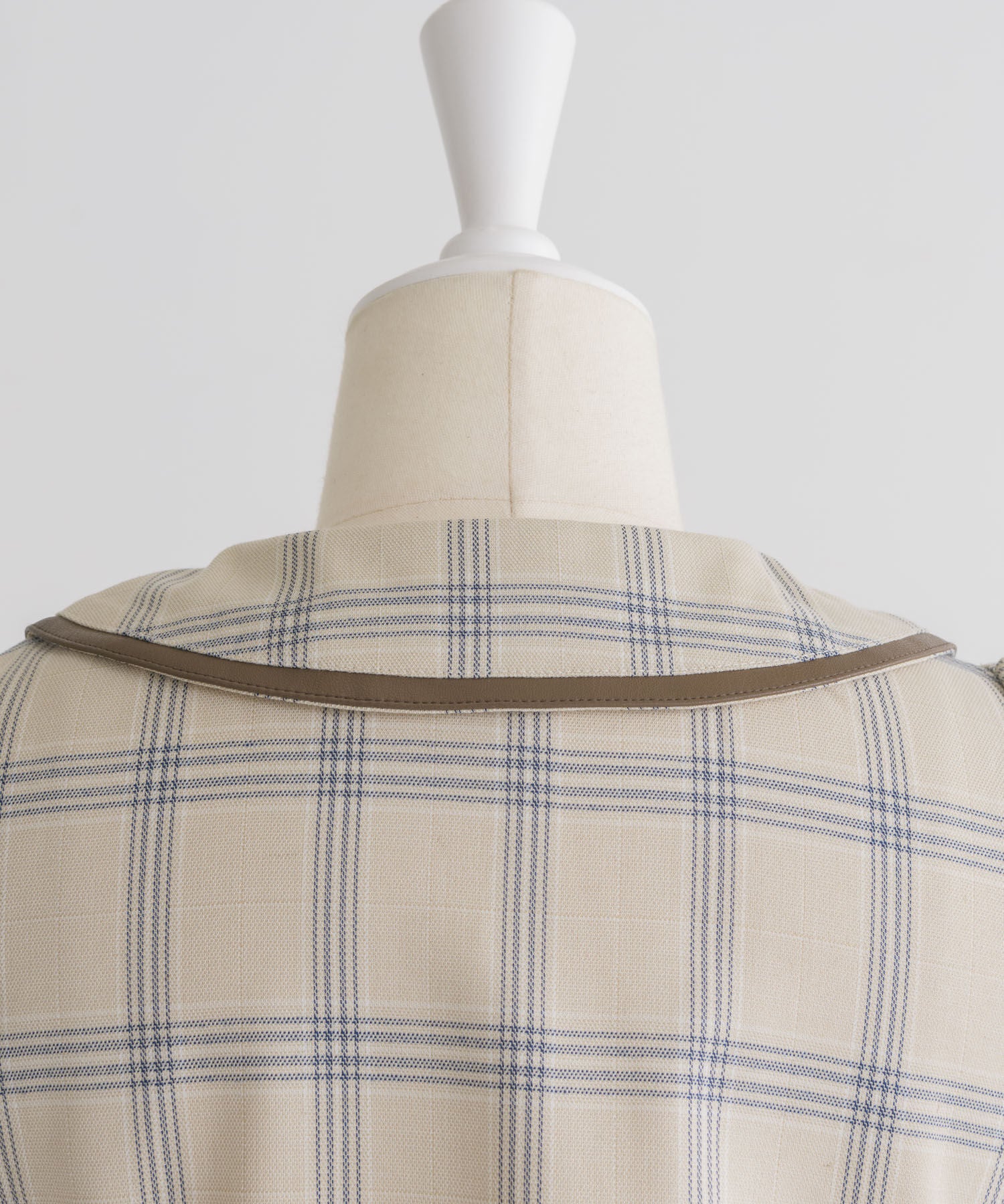 リボンタイバイカラートップス