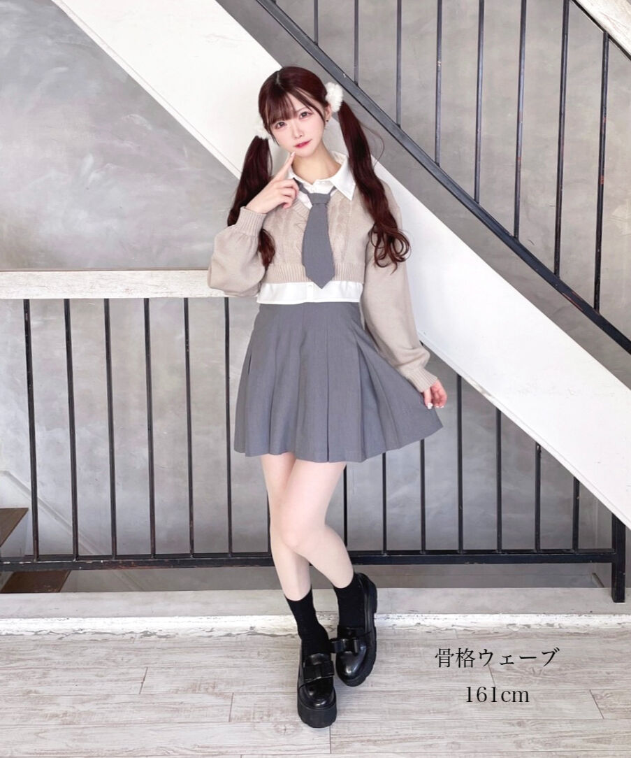 ネクタイ付きフレアプリーツスカート