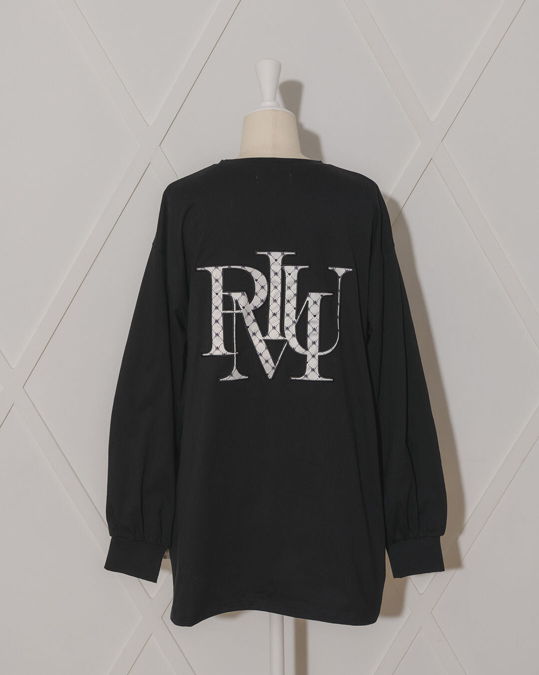 バックロゴpiumモノグラムロングTシャツ
