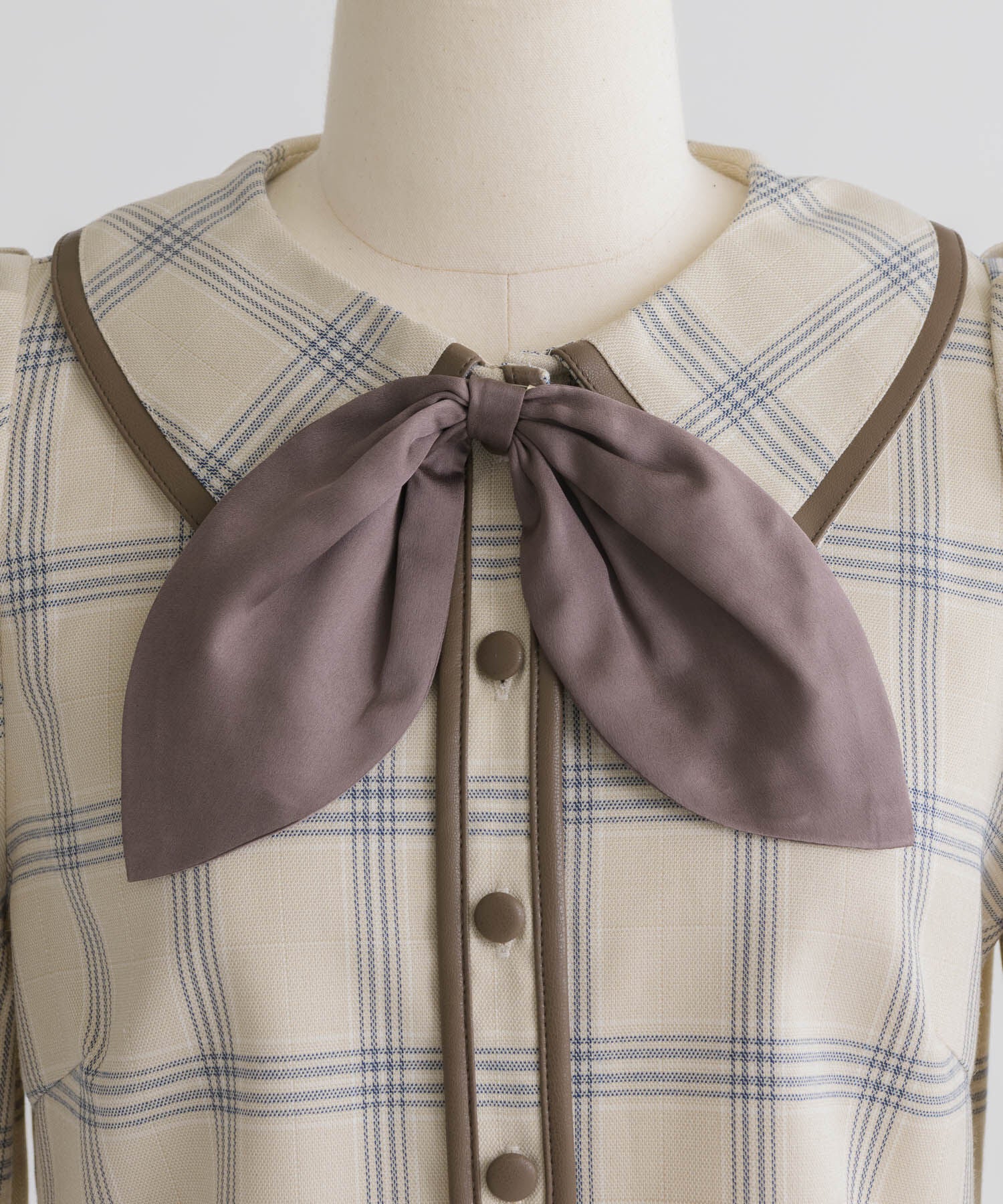 リボンタイバイカラートップス